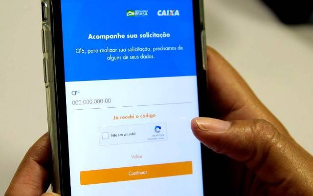 Com 02 filhos e passando necessidade, diarista pode perder auxílio emergencial de R$ 1.200 por trapalhada do irmão