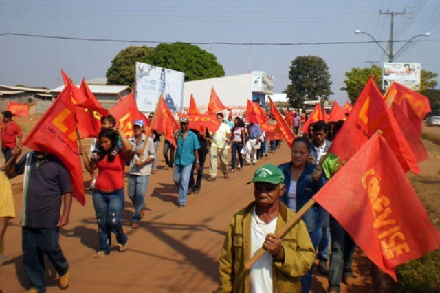 Urgente: sem-terra da Fazenda Santa Elina invadem Incra de Colorado