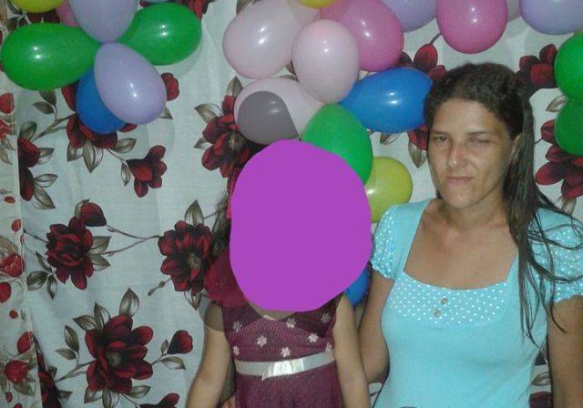 Mulher teria sido assassinada a facada diante da filha em Cerejeiras; assassino enviou mensagem para ex se despedir da menina