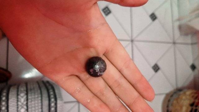 Após ter residência atingida por munição de grosso calibre, mulher passa mal e é levada para a casa de parentes