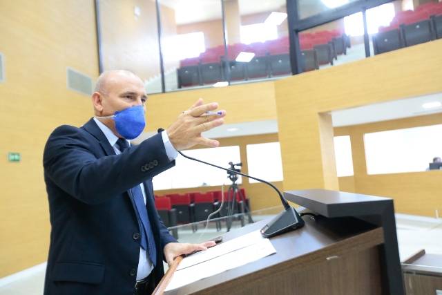 Deputado Ezequiel Neiva defende projeto que repõe desconto de policiais militares e bombeiros da reserva