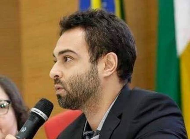 Professor universitário faz denúncias contra Governo e publica perguntas sem respostas em seu perfil no Facebook