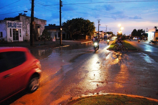 Chuvas castigam avenidas de Vilhena: depois dos buracos, o alagamento