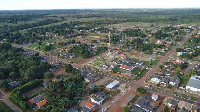 Em cidade minúscula de Ro, prefeito corta salários de professores durante pandemia, sem dar explicações, e categoria se revolta