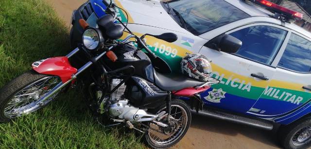 VÍDEO: motociclista barbariza no trânsito e quase é esmagado por carreta bitrem; PM prende, após intensa perseguição