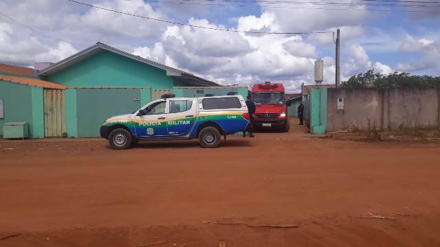 Faxineira de 33 anos é esfaqueada várias vezes diante do filho bebê; ex-companheiro é o principal suspeito
