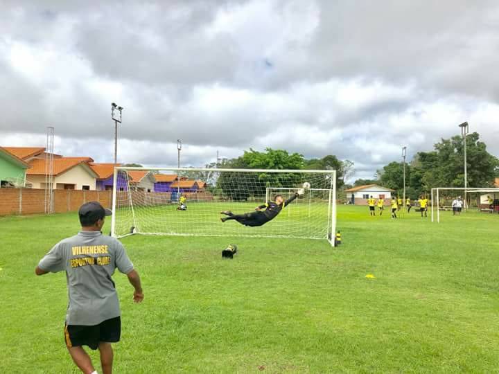 Treinador cria academia para formação de goleiros e abre inscrições
