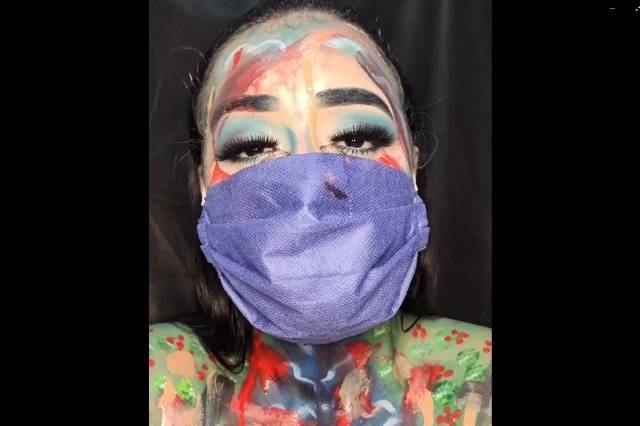 ASSISTA: adolescente que aprendeu a se maquiar com o pai-palhaço produz vídeo “engajado” e faz sucesso nas redes sociais