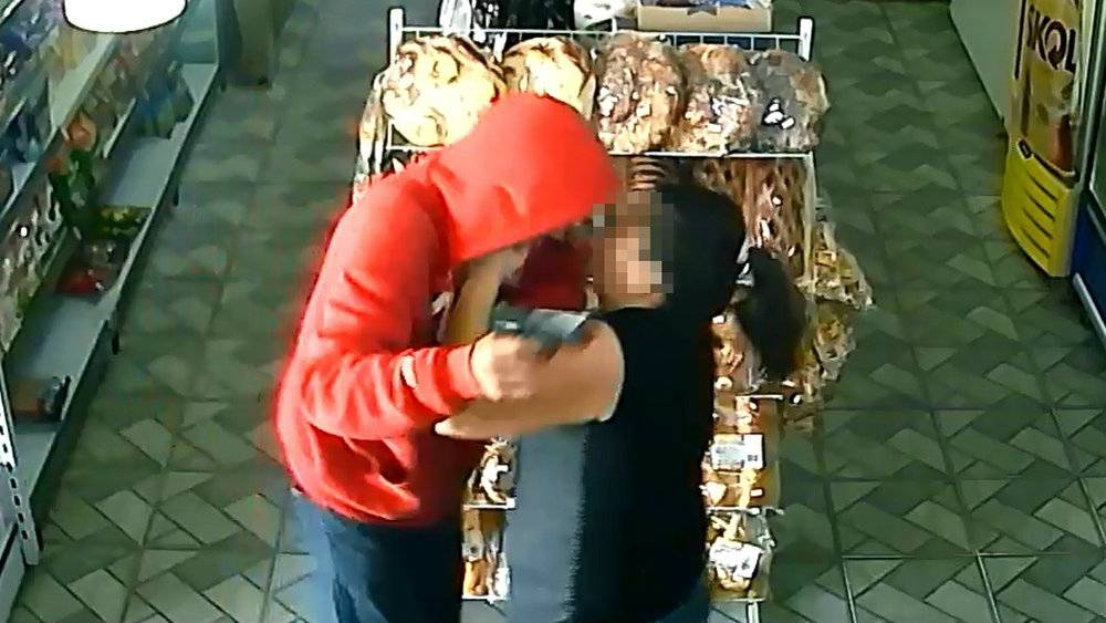 Vítimas de assaltos em Vilhena, rapaz de 20 anos tem moto levada e comerciante é atacada a chutes por ladrão