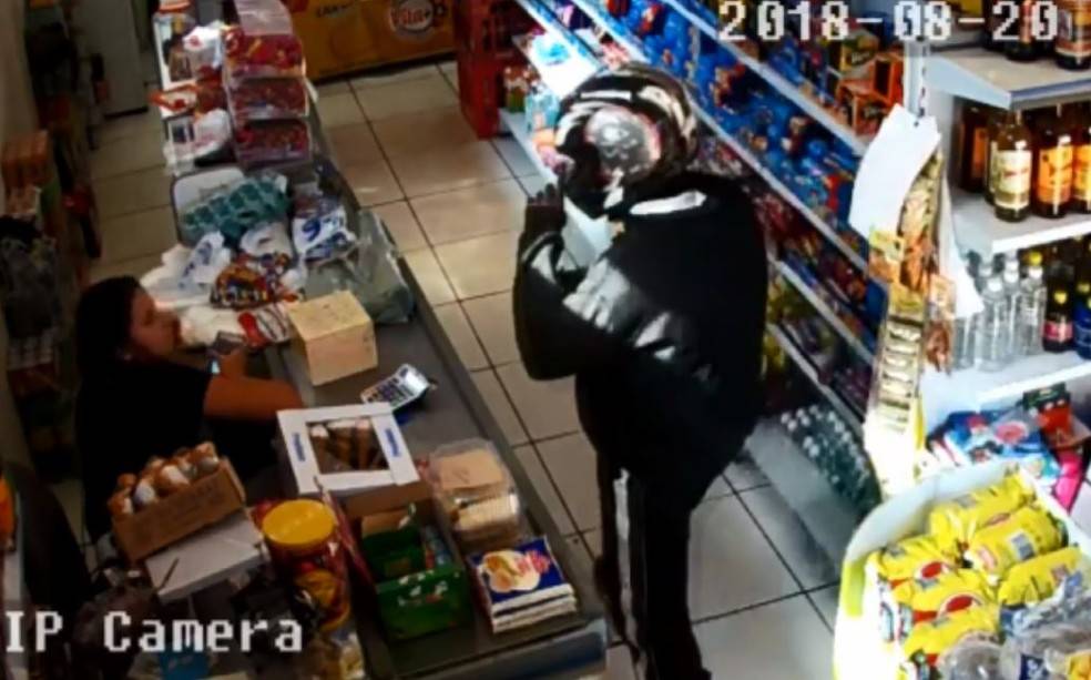 Mais um mercadinho é assaltado em Vilhena; ladrão foge de bicicleta após roubar R$ 150