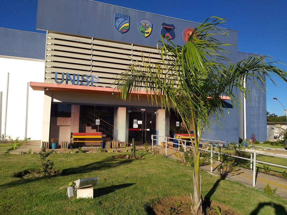 Homem usa arma artesanal para ferir rival a quem acusa de roubo e justifica: “ladrão tem que morrer”