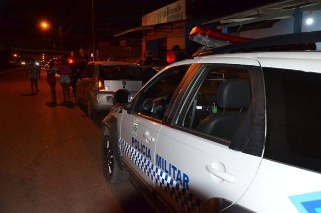 Em duas ações, polícia detém 8 pessoas por envolvimento com drogas e descumprimento do decreto municipal sobre aglomerações