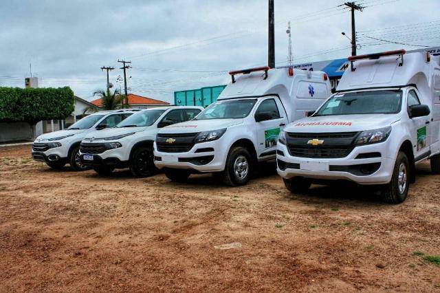 Chupinguaia recebe duas ambulâncias adquiridas através de emenda parlamentar de Luizinho Goebel