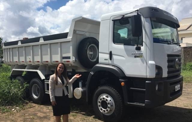 Caminhão adquirido com emenda destinada pela deputada Rosangela Donadon já atendeu mais de 500 agricultores em Cabixi