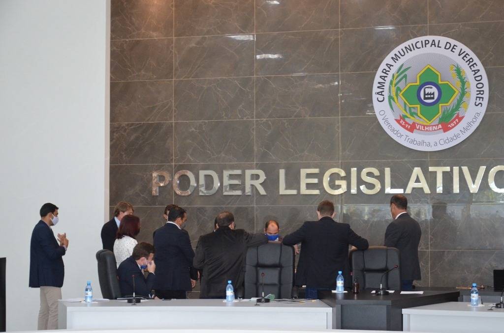 Mesmo com parecer contrário do jurídico da Câmara, vereadores aprovam pagamento de plantões extras a médicos residentes