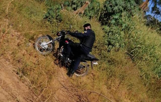 Ligação anônima leva policiais até motocicleta abandonada nas proximidades do Residencial União