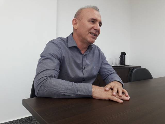 Ezequiel Neiva destina recurso para paisagismo do canteiro central da Avenida Integração Nacional, em Cerejeiras