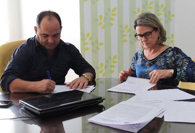 Câmara de Vilhena vota, amanhã, projeto que reduz de 20 para 16 anos a idade de ônibus usados no transporte escolar
