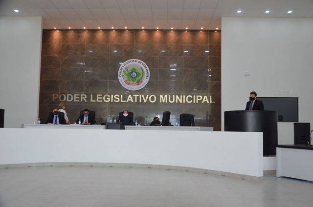 Projeto que aumenta desconto sobre salários de servidores municipais é aprovado, mas expõe “racha” entre vereadores