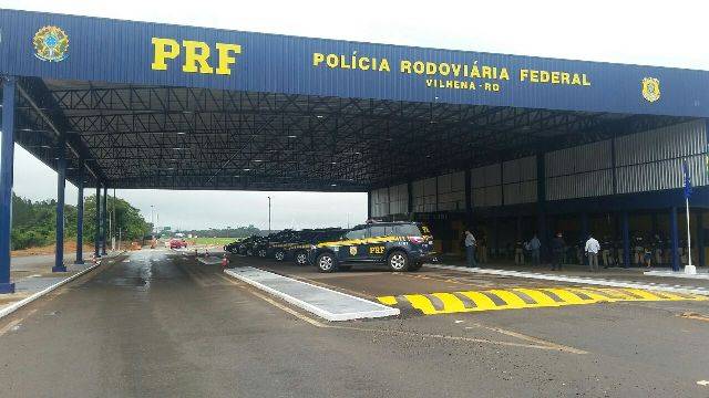 Homem com mandado de prisão por estupro, viajando do Paraná para Porto Velho, é preso pela PRF em Vilhena