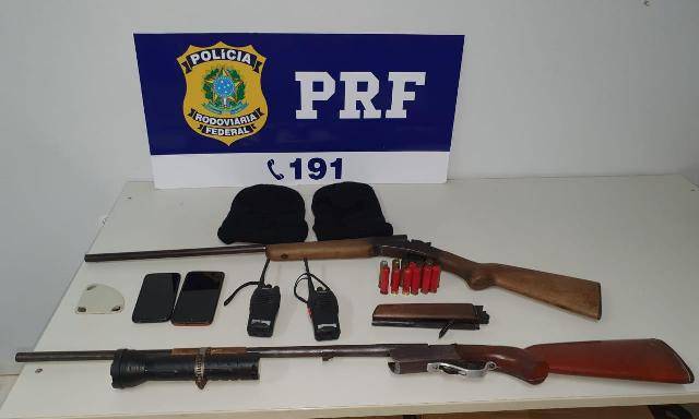 Dois vilhenenses são presos para PRF com armas de fogo e confessam ter matado animal silvestre durante caçada