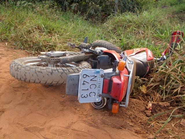 CAI AO TENTAR ATRAVESSAR PONTE NO BAIRRO SÃO JOSÉ