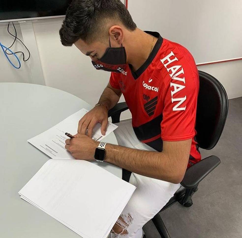 'Eu dormia sonhando com isso', diz rondoniense Mycael após assinar contrato com Athletico