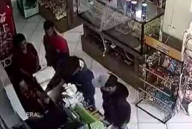Ladrões armados assaltam padaria no centro da cidade; mulher teve todas as jóias levadas pelos bandidos