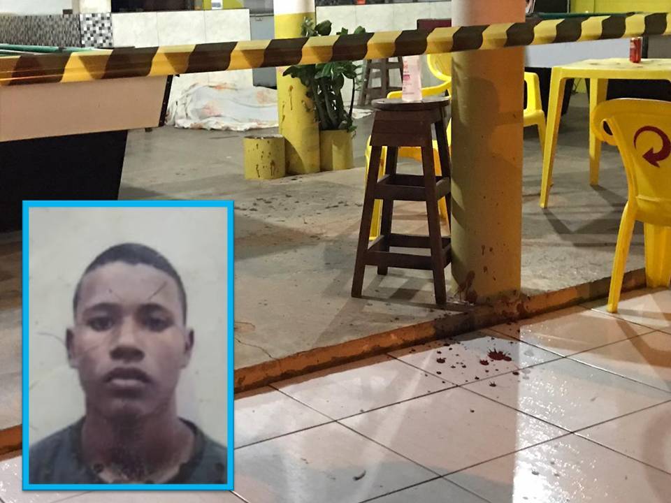 Esfaqueado na rua, rapaz tenta se refugiar em bar, mas morre antes da chegada do socorro