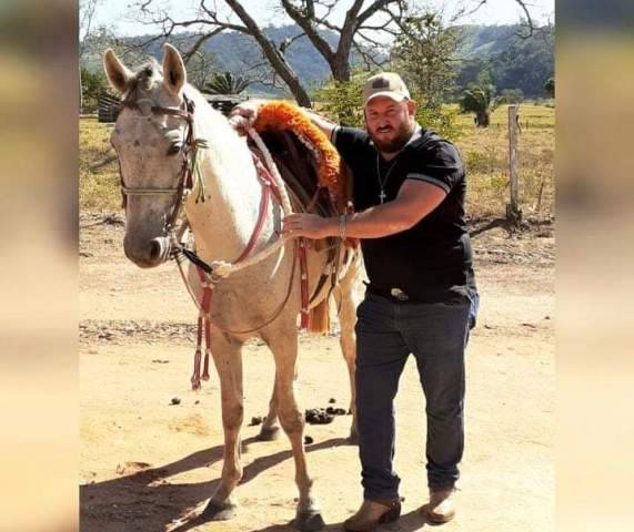 Morador de Vilhena cai de cavalo e é arrastado por mais de 30 metros em Cabixi