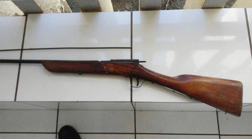 Homem atira contra o próprio pé com arma artesanal e é trazido de Chupinguaia para Vilhena