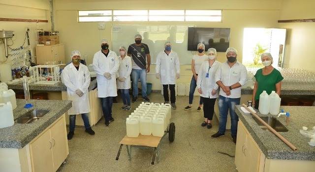 Com ajuda do Sesc e de empresários, IFRO fabrica álcool quase 90% mais barato e doa produto para combater Coronavírus