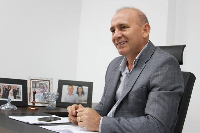 Prefeitura de Colorado assina convênio de R$ 500 mil de emenda do deputado Ezequiel Neiva para reforma do centro cirúrgico