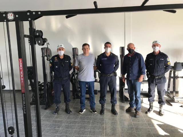 Deputado Ezequiel Neiva participa da entrega de academia de musculação ao 3º Batalhão da PM, em Vilhena
