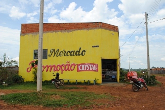Ladrões roubam mercado e fogem levando moto de cliente em Vilhena