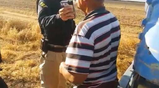 Trafegando embriagado em rodovia federal na madrugada, idoso é parado pela PRF e provoca acidente inusitado