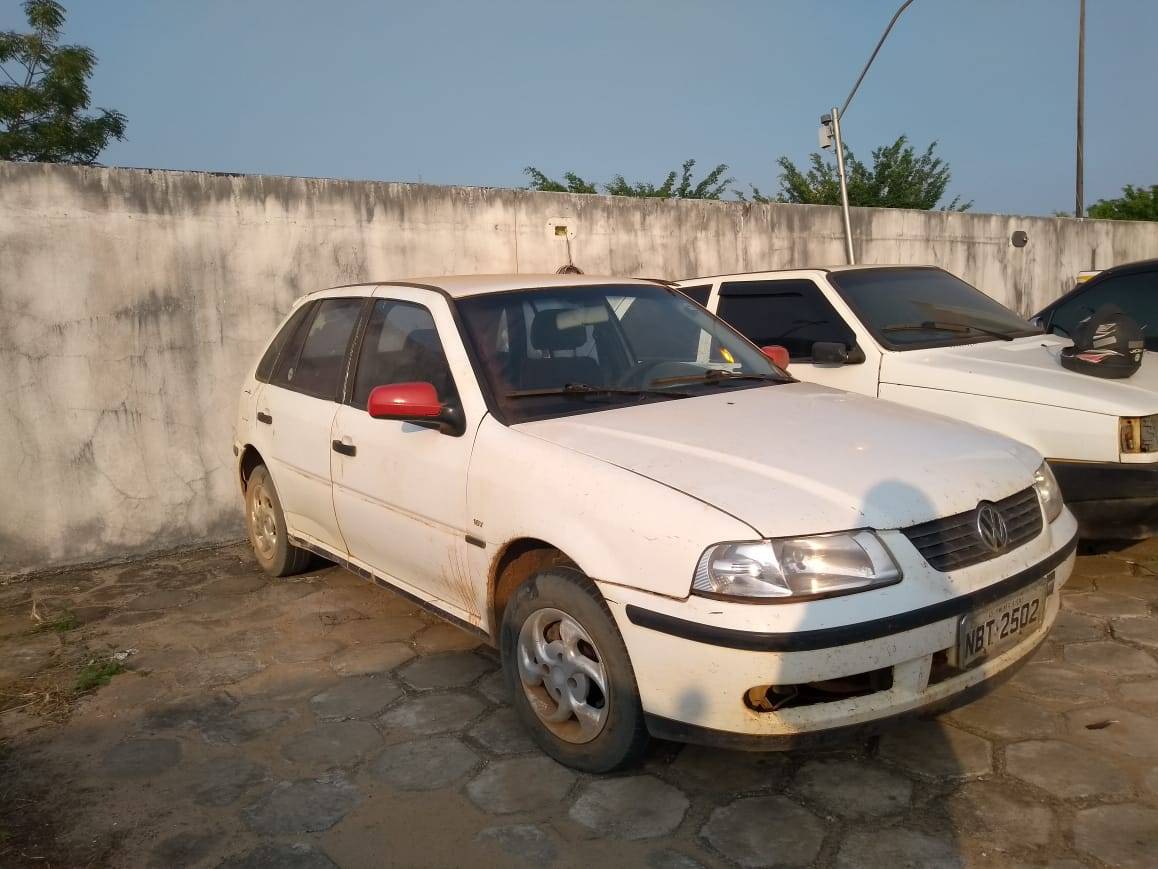 Veículo furtado com placas de Pimenta Bueno é encontrado abandonado às margens de BR-174, em Vilhena