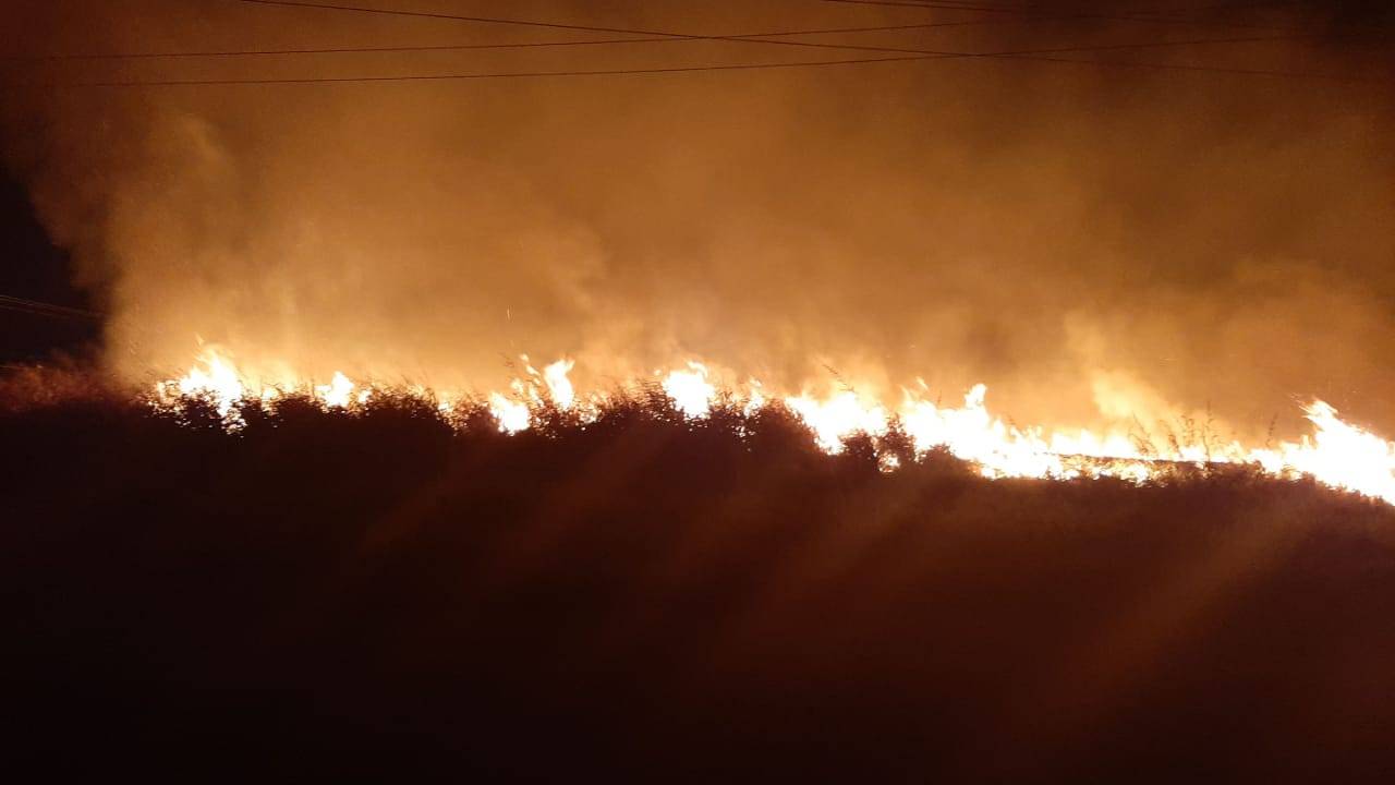 ASSISTA VÍDEO: incêndio criminoso assusta moradores em Colorado do Oeste; polícia é acionada