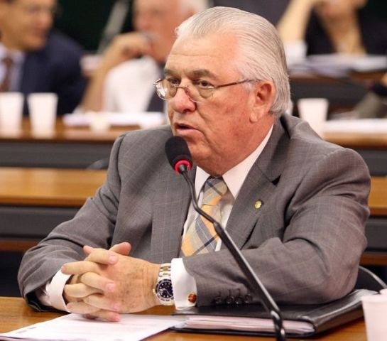 Deputado liga para site e nega ter censurado carta contra Rover