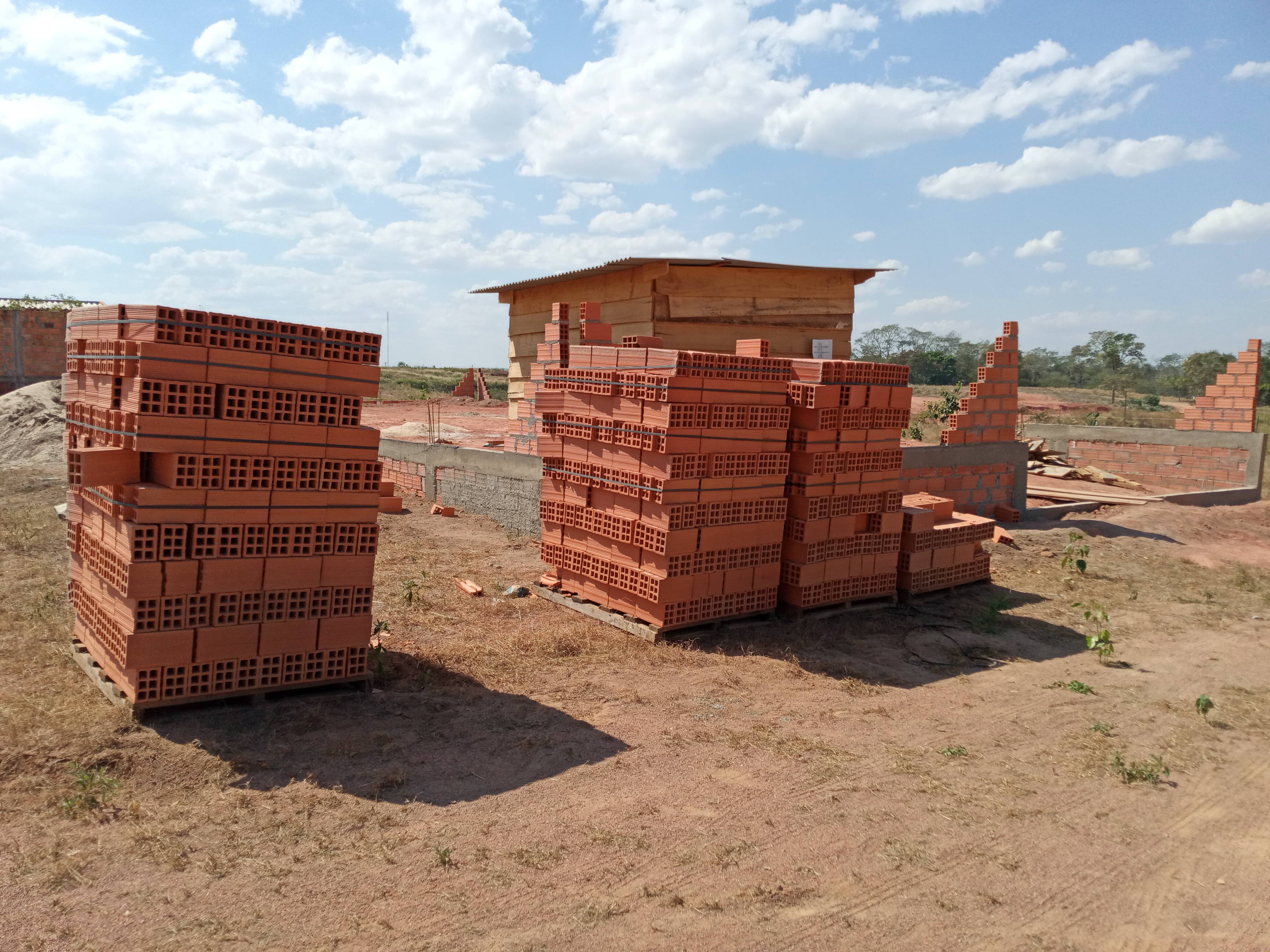 Apesar da pandemia, setor de construção civil está aquecido, mas sofre com escassez de pedreiros e materiais