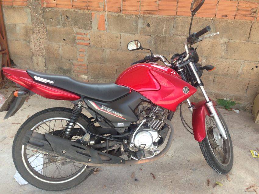 Troca forçada e injusta: ladrão furta motocicleta de jardineiro e deixa bicicleta no lugar