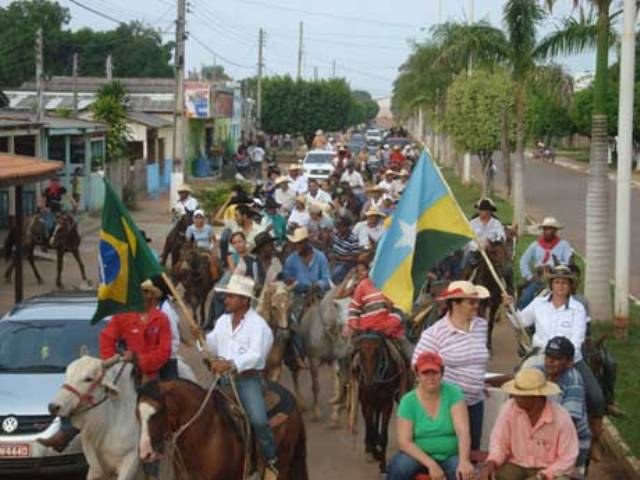 Rodeio de praia em Pimenteiras atraiu gente de todo o Cone Sul