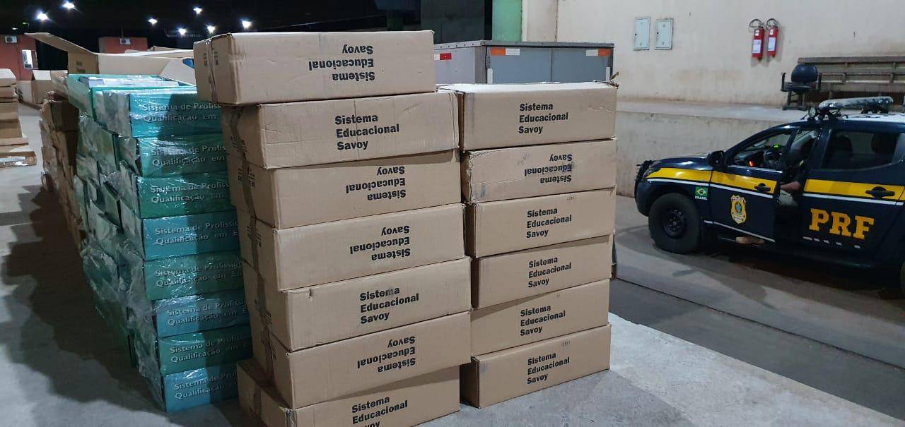 PRF apreende carregamento de livros didáticos sem nota que seriam divulgados em Colorado do Oeste