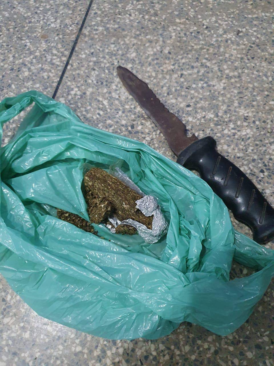 PRF aborda taxi em rodovia que liga Vilhena a Colorado e prende rapaz transportando maconha e punhal