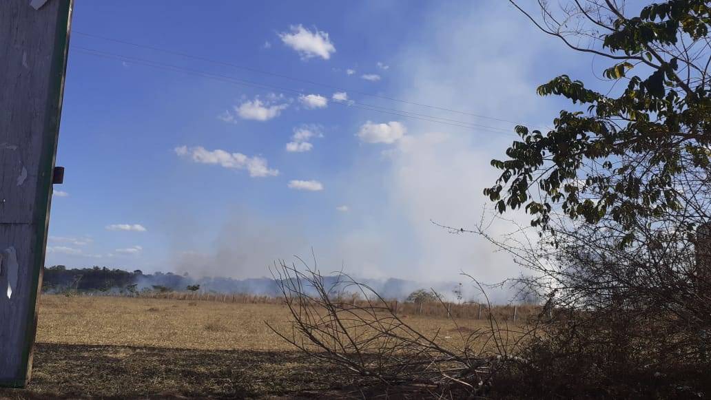 Fio de energia se rompe e incendeia duas propriedades rurais em Cerejeiras em uma semana