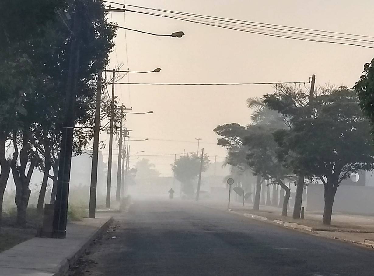 Vilhena amanhece encoberta por fumaça, o que agrava situação de pessoas que já enfrentam problemas respiratórios