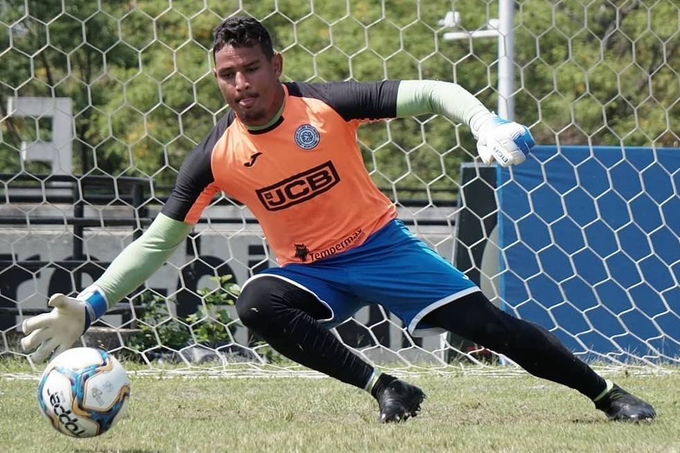 Goleiro Gabriel Félix, do Vasco, é anunciado pelo União Cacoalense