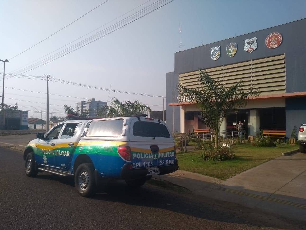 Vigilantes de empresa de segurança flagram ladrões com aparelho de TV furtado em clínica no centro da cidade