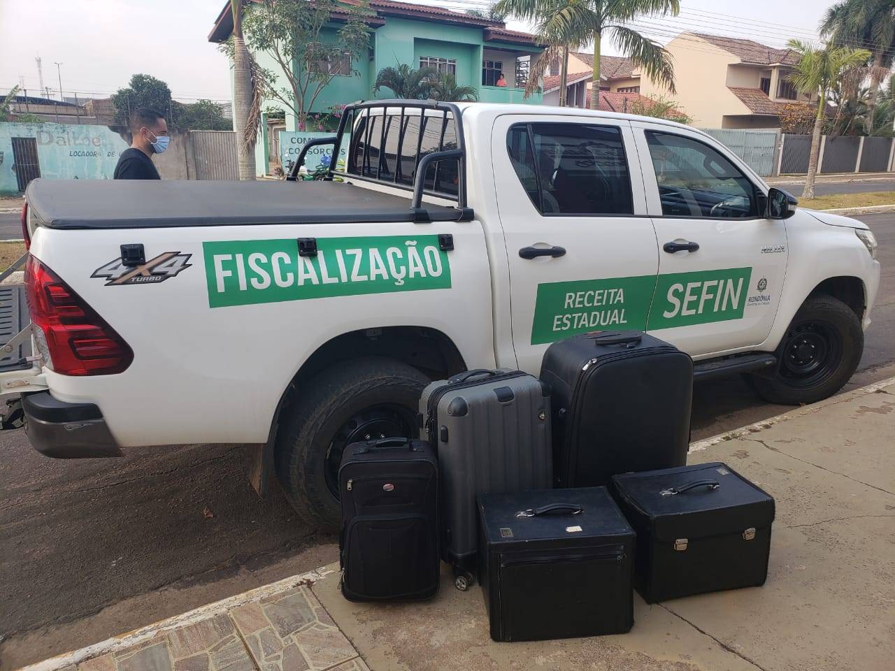 Carregamento ilegal de jóias, relógios e óculos, avaliado em R$ 260 mil, é apreendido em Vilhena
