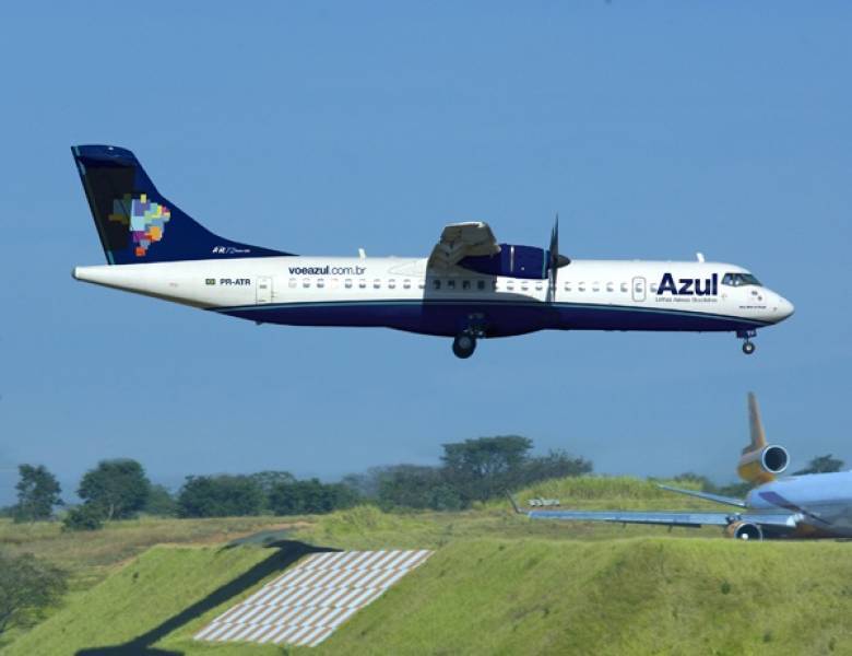 Assistente social vai à justiça e companhia aérea é condenada a pagar indenização de R$ 7 mil por cancelamento de voo